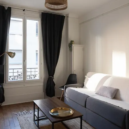 New And Decorated Nest In The Heart Of La Roquette Appartamento